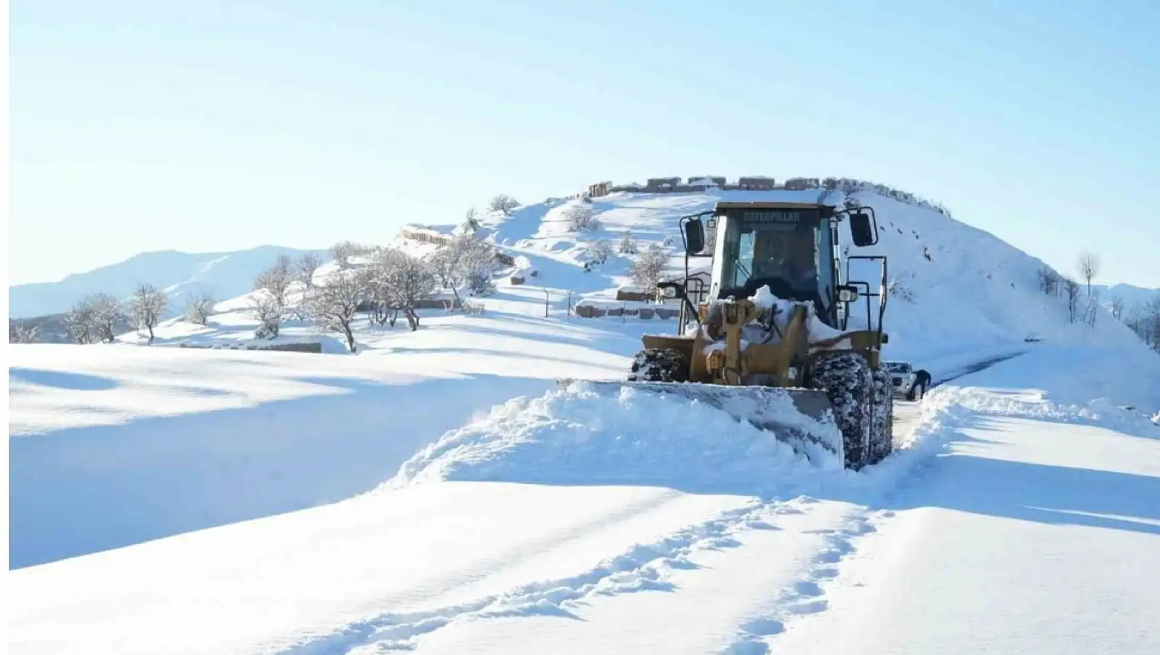 Muş'ta kar esareti yüzlerce köy yolunu kapattı