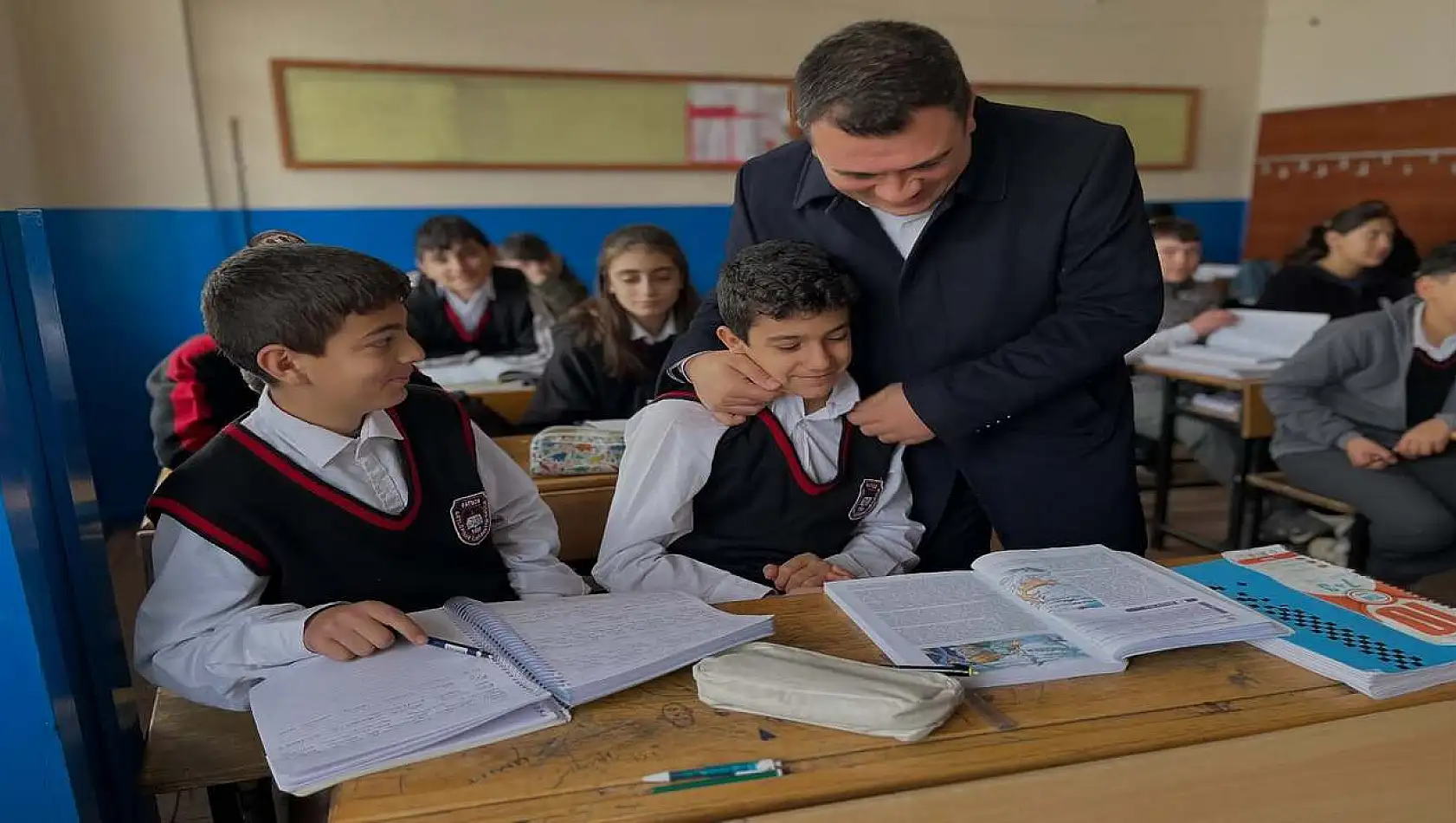 Patnos Kaymakamı Dertlioğlu'ndan Sütlüpınar Okulu'na ziyaret