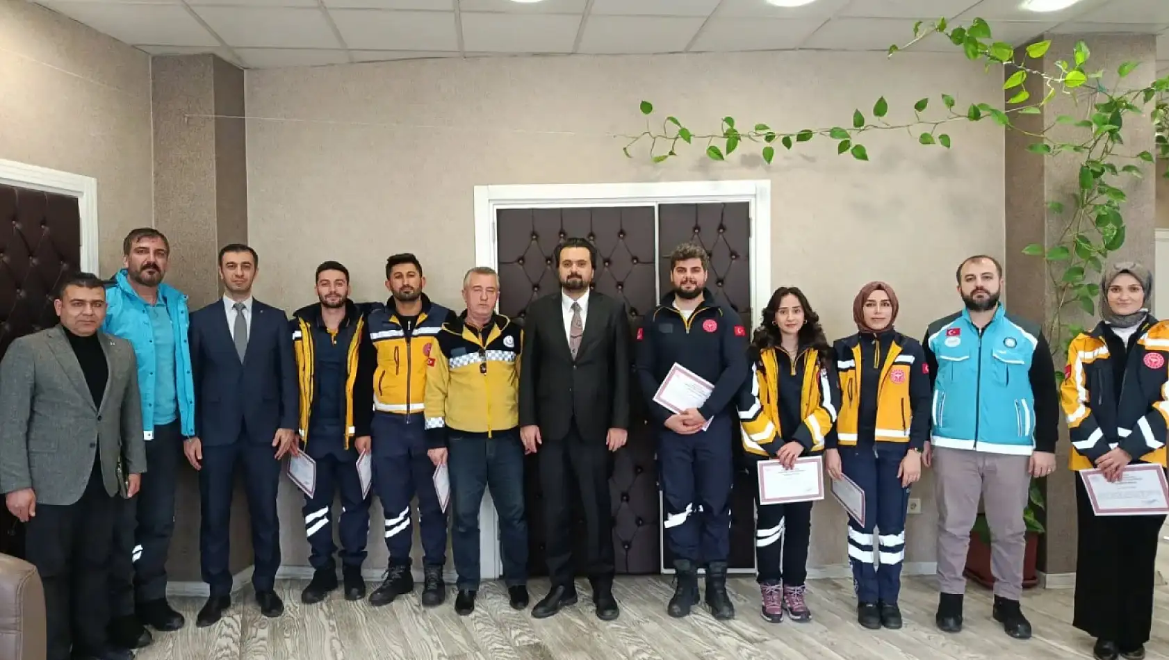 Van Çatak'ta Zorlu Kış Şartlarında Görev Başındaki 112 Ekiplerine Teşekkür Belgesi