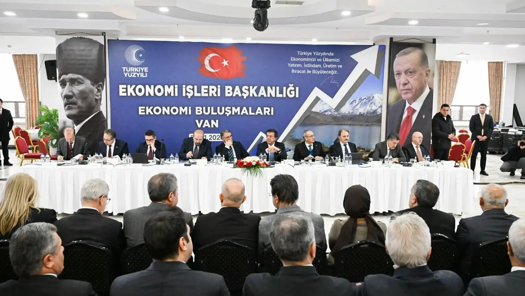 Van'da 'Ekonomi Buluşmaları' Programı Gerçekleştirildi: Üst Düzey Katılım Dikkat Çekti