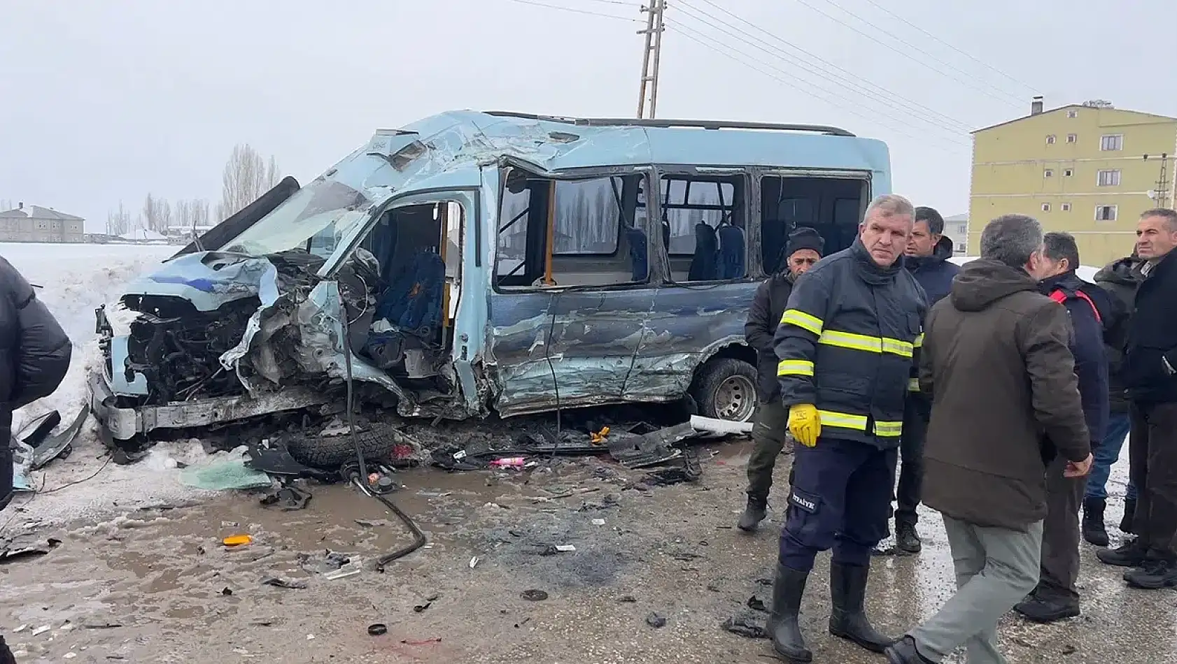 Yüksekova'da halk otobüsü ile yolcu minibüsü neden çarpıştı? Ölü, yaralı var mı?