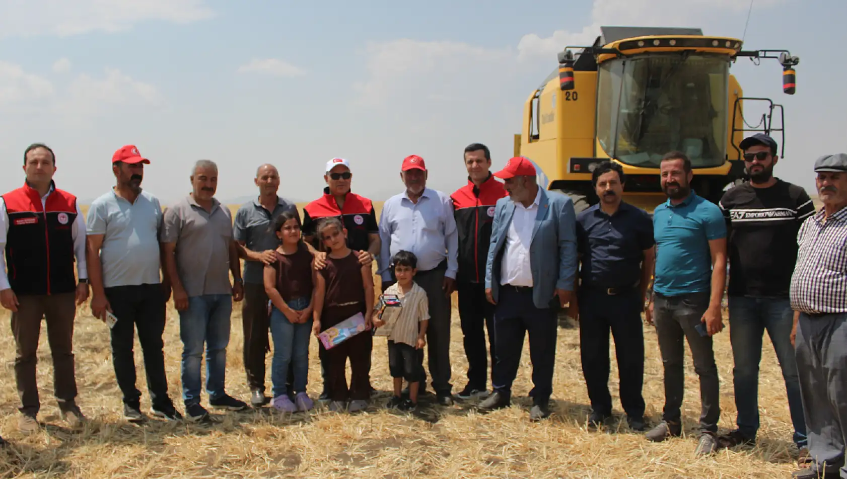 Vali Koç Buğday hasadına katıldı, Ağrı'nın tarımsal gücünü açıkladı