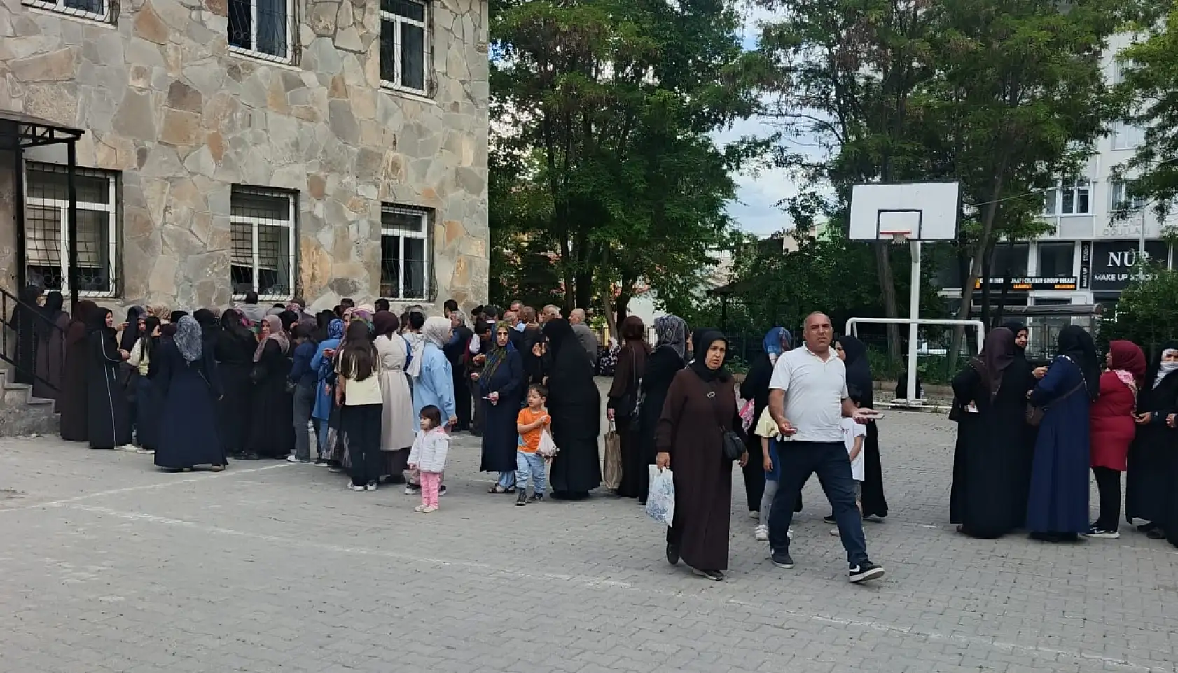 Ağrı'da Aile kartları için yurt binası geçici başvuru merkezi oldu