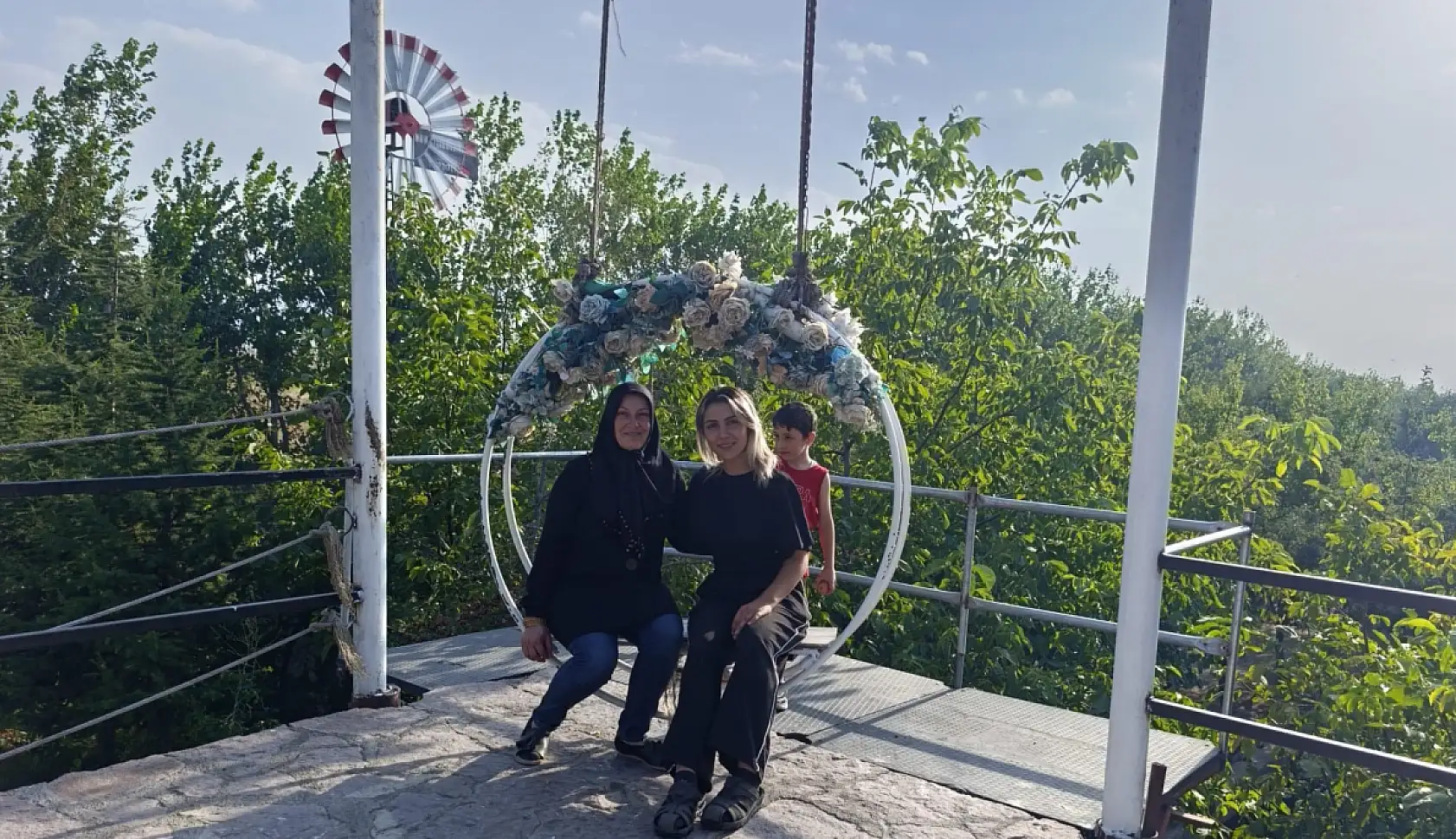 Ağrı'da çöl sıcağında vahayı bulmuş gibi serinliyorlar