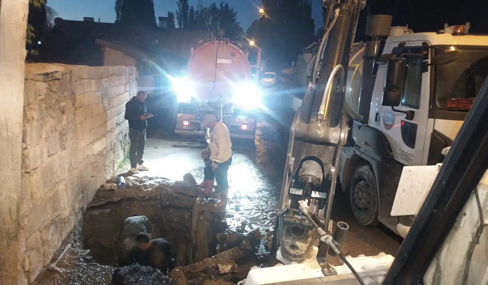 Ağrı'da elektriği yapayım derken susuz kaldılar!