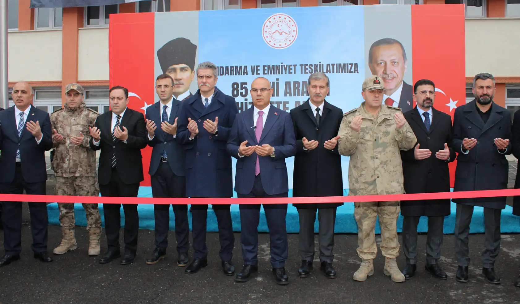 Ağrı'da Emniyet ve Jandarma Teşkilatı'na 85 yeni araç teslim edildi