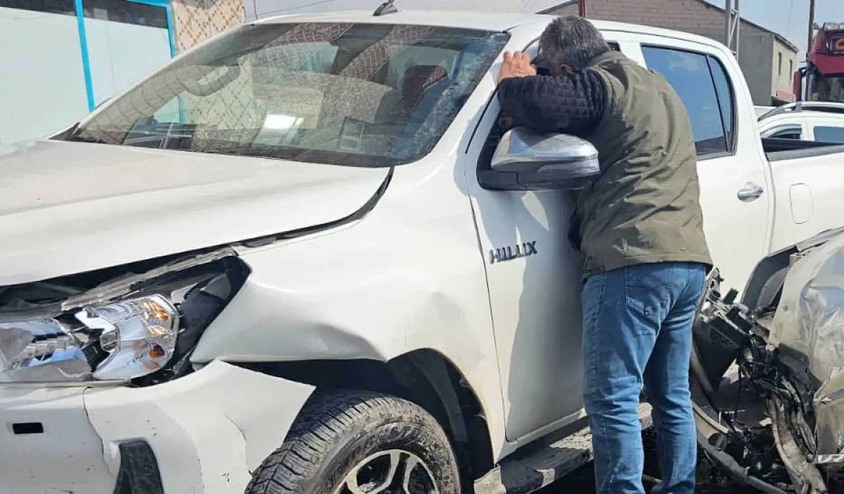 Ağrı-Van karayolunda kaza: trafik kilometrelerce uzadı