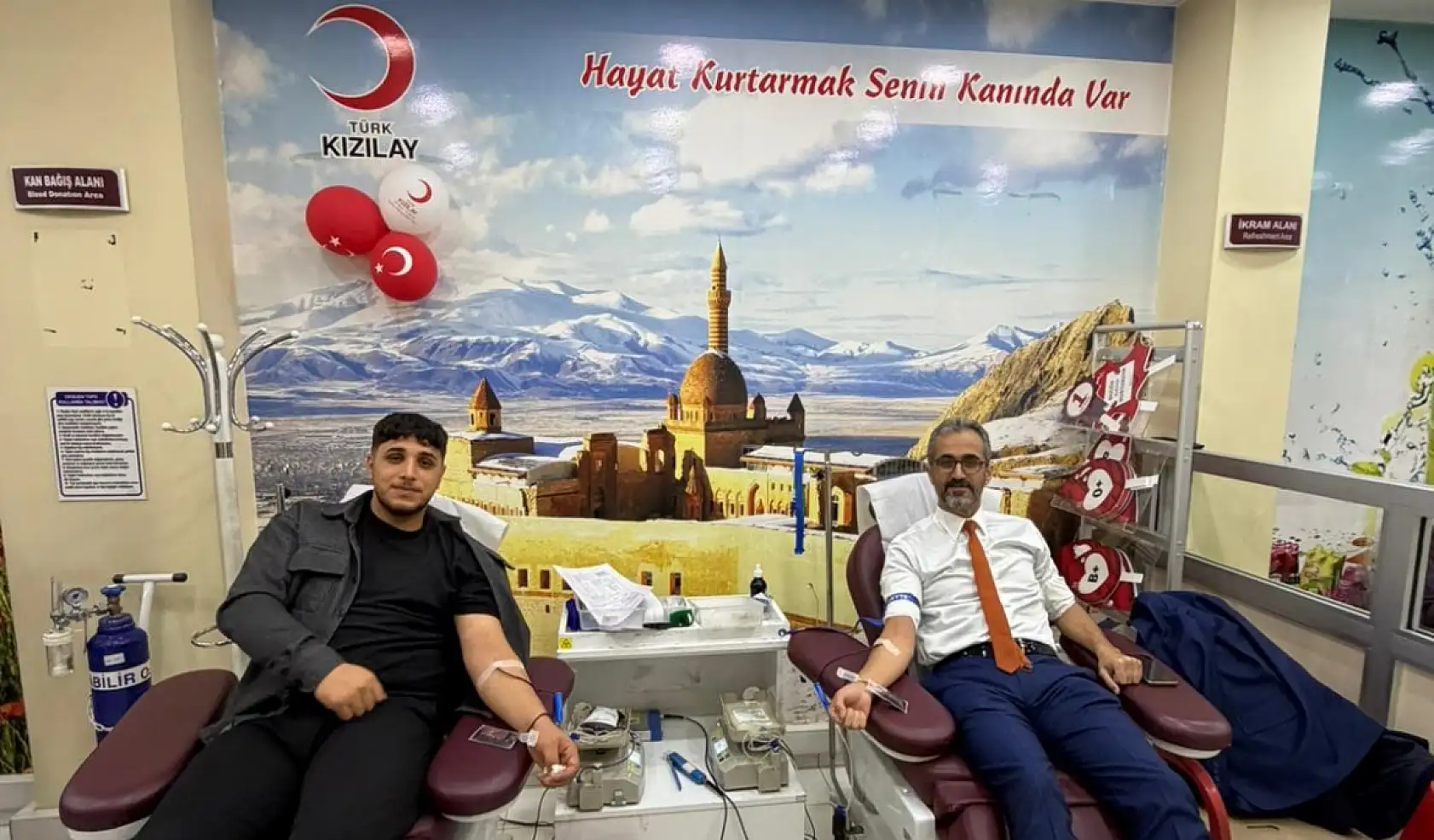 AK Parti Ağrı teşkilatından Kızılay'a kan bağışı desteği