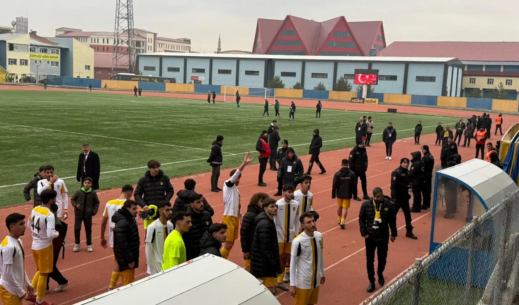 Ağrı Spor evinde kaybetti, taraftar 'canınız sağ olsun' diyerek moral verdi