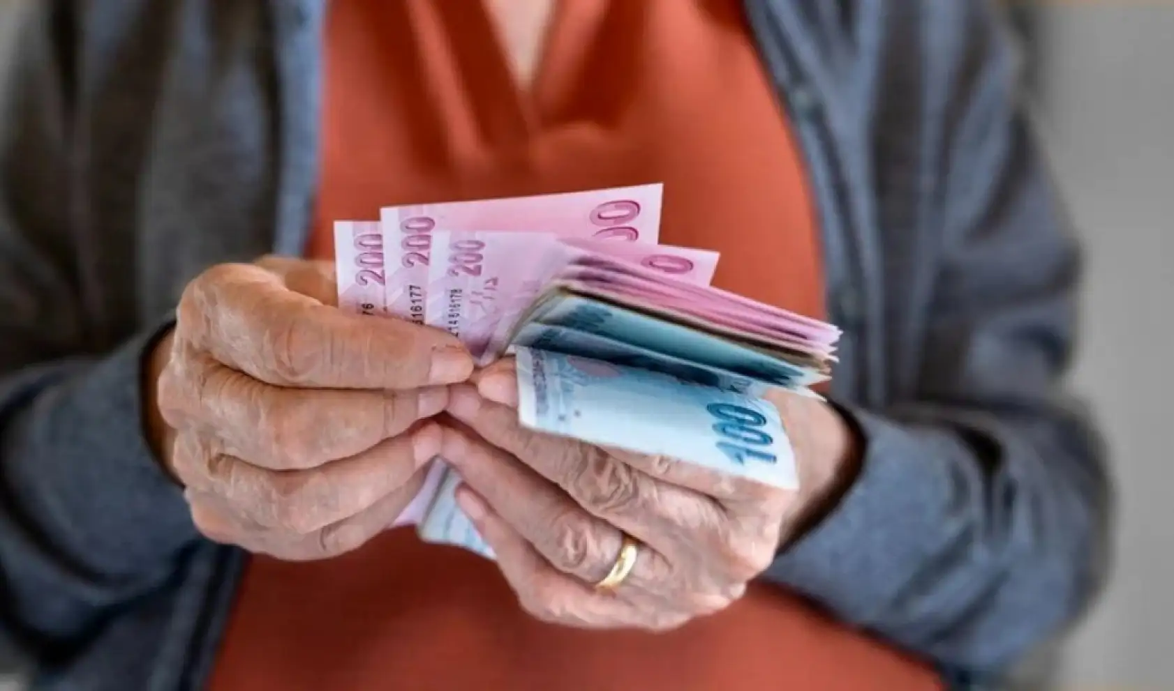 WhatsApp'ta Ücretli Dönem Başladı! Yeni Özellikler İçin Aylık Abonelik Şartı