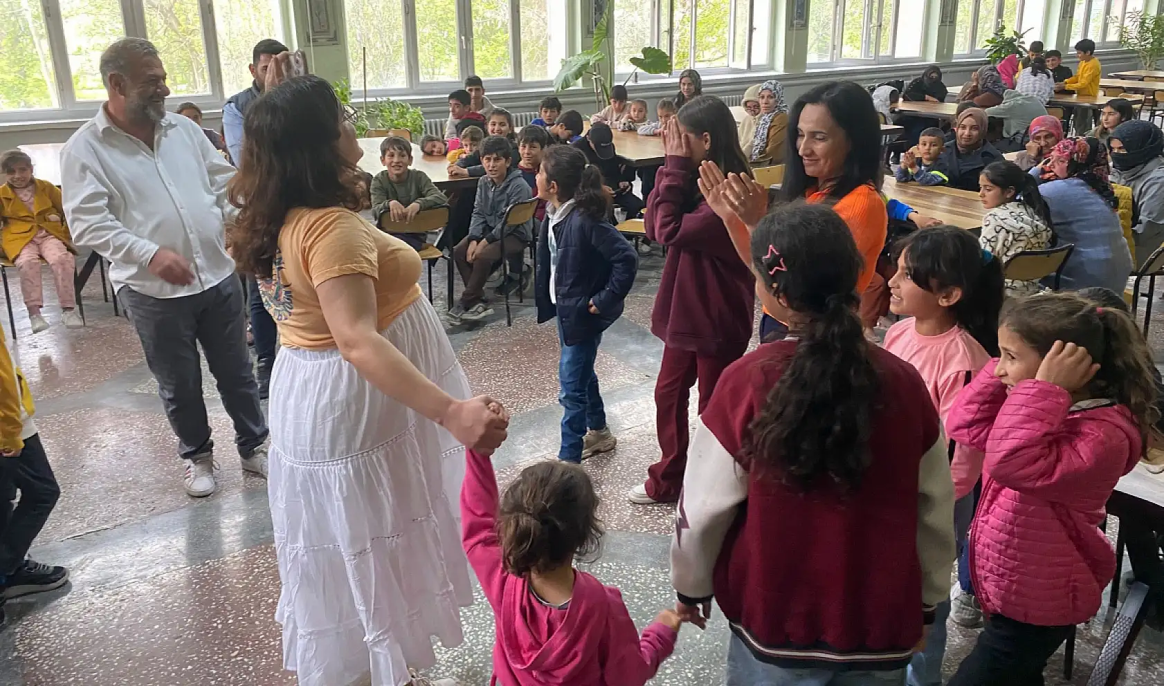 Ağrı Şeker Fabrikası'ndan çocuklara bayram sevinci