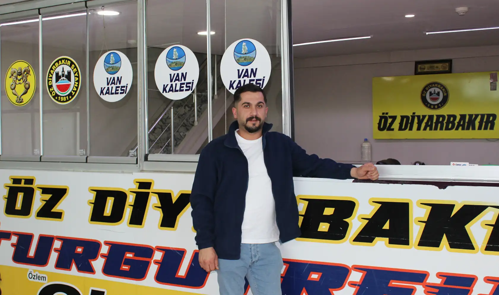 Ağrı otogarında bayram yoğunluğu: Şeker ve güler yüz eksik olmadı