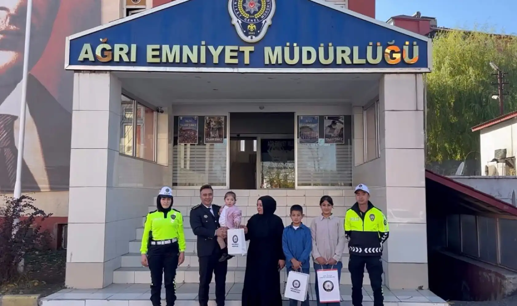 Ağrı'da Küçük Asmin'in duygulandıran Atatürk sevgisi
