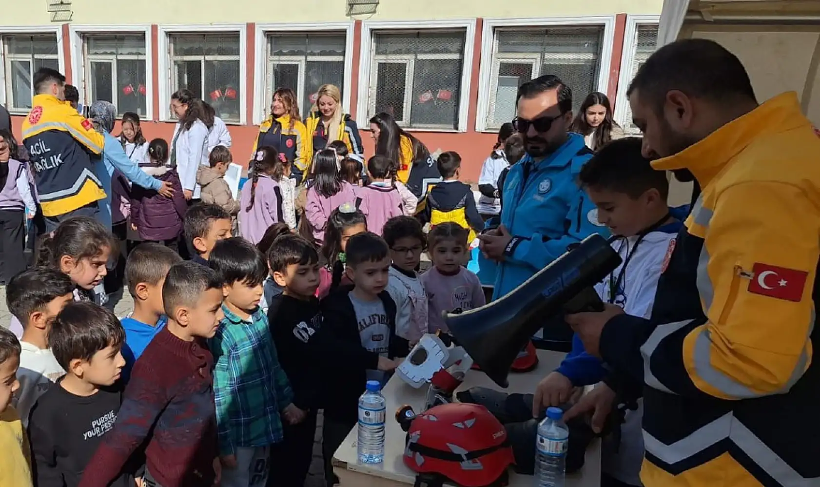 Ağrı'da öğrenciler sağlıklı yaşamla buluştu, oyunlarla öğrendi