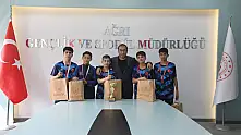 Ağrı'nın badmintoncuları Türkiye üçüncülüğüyle döndü