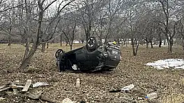 Erzurum'da kontrolden çıkan araç araziye savruldu