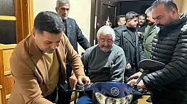 MHP Kars, engelli bireye akülü araç hediye ederek sosyal dayanışma örneği sergiledi