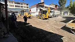Muş Belediyesi'nden Hafta Sonu Mesaisi: Minare Mahallesi'nde Asfalt Öncesi Hazırlık Başladı