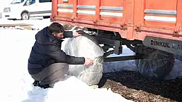 Muş'ta çiftçilerin soğuğa karşı lastik mesaisi