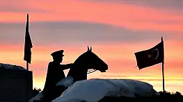 Sarıkamış'ta karlar üstünde gün batımı tabloya dönüştü