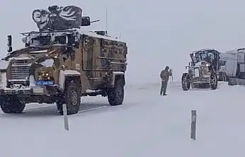 2 Bin 644 rakımda zor saatler: Tendürek Geçidi'nde ulaşım aksadı