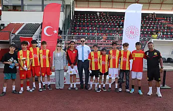 AGAH futbol turnuvası Doğubayazıt'ta ödül töreniyle sona erdi