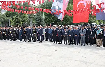 Ağrı'da 30 Ağustos coşkusu: Kent protokolü ve vatandaşlar buluştu