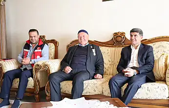 Ağrı'da ameliyat olan Kıbrıs Gazisi Yaşar'ın yanında oldular