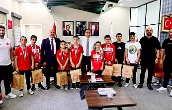 Ağrı'da başarılı sporculara anlamlı buluşma