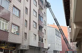 Ağrı'da buzlar temizleniyor, sokaklarda kar mesaisi devam ediyor