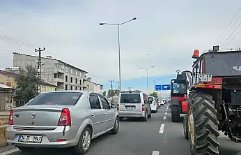 Ağrı'da cezaevi kavşağı'nda trafik kilitleniyor