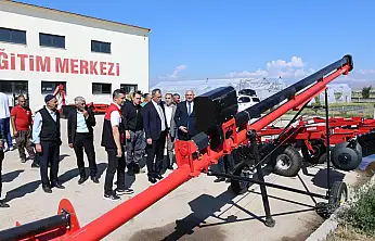 Ağrı'da çiftçilerin kullanımına 22 yeni tarım makinesi sunuldu