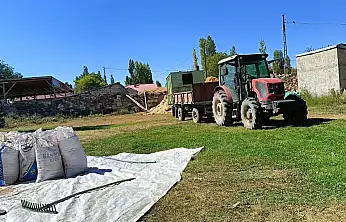 Ağrı'da çiftçinin gelecek yıl umudu torbalarda saklanıyor