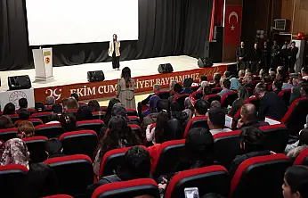 Ağrı'da Cumhuriyet'in 103. yılı öğrencilerin gösterileriyle kutlandı