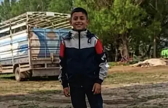 Ağrı'da dar yolda bisikletli çocuğa otomobil çarptı