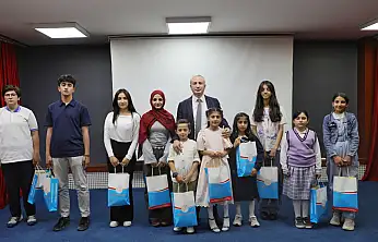 Ağrı'da Dilimizin Zenginlikleri Projesi'nde başarılı öğrenciler ödüllendirildi