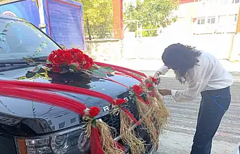 Ağrı'da düğün yoğunluğu çiçekçileri fazla mesaiye bıraktı