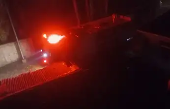 Ağrı'da dumanlar geceyi sardı, yangın endişe yarattı