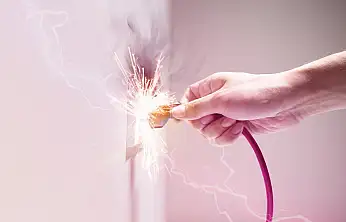 Ağrı'da elektrik akımına kapılan genç hayatını kaybetti