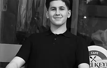 Ağrı'da evinin balkonundan düşen genç yürekleri yaktı