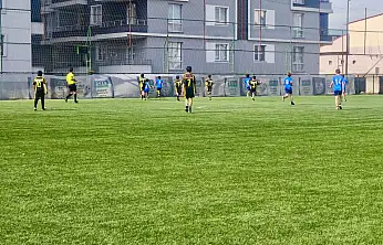 Ağrı'da futbol heyecanı başladı! 13 takım şampiyonluk için sahada