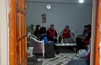 Ağrı'da gençler kapıları bu kez iyilik için çaldı