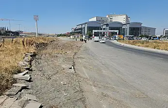 Ağrı'da hastane çevresindeki trafik için yeni hamle! Yan yol çalışması başladı