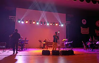 Ağrı'da HiraiZerdüş konseri büyük ilgi gördü