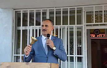 Ağrı'da ilk ders zilini Vali Bozkurt çaldı