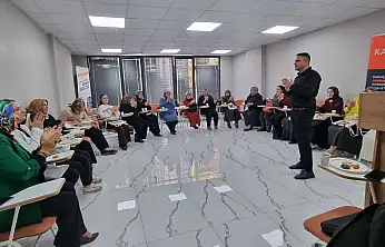 Ağrı'da kadınlar eğitimde buluştu: Aile içi iletişim masaya yatırıldı