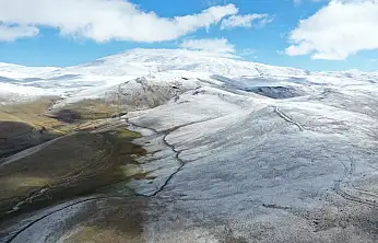 Ağrı'da kar ve sis görsel şölen sundu