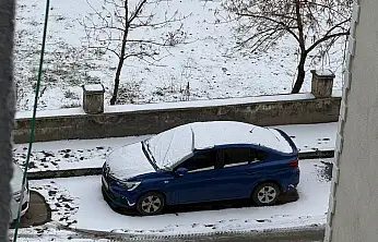 Ağrı'da kar yağışı kent merkezini beyaza bürüdü