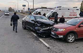 Ağrı'da kırmızı ışık ihmali can yakıyordu: Başhekim ve eşi kazadan hafif yaralı kurtuldu