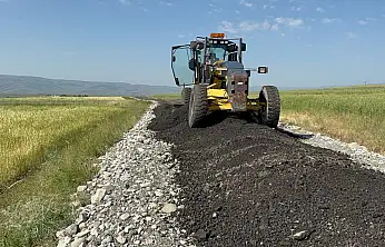 Ağrı'da kırsal ulaşım atağı sürüyor